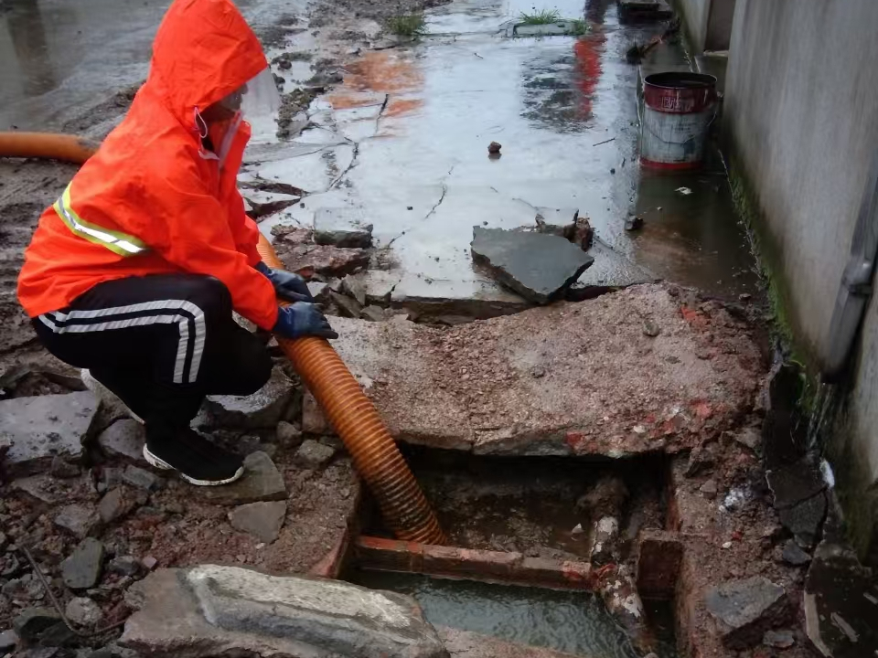 内江专业清理污水池 炜誉市政以规范流程守护城市 “肠道”