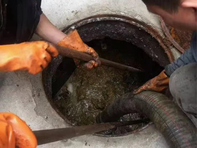 内江清理化粪池时如何避免沼气的危害?